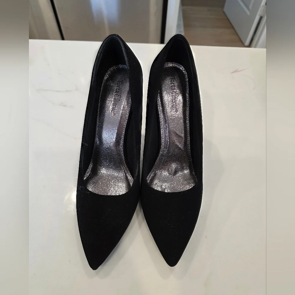 Elegant Black Stiletto Suede Heels - Picture 2 of 3